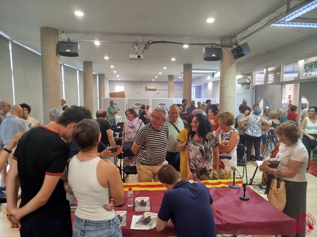 Exitosa presentació de «En terra de ningú», d’Antonio Sànchez 3 Exitosa presentació de «En terra de ningú», d’Antonio Sànchez 2